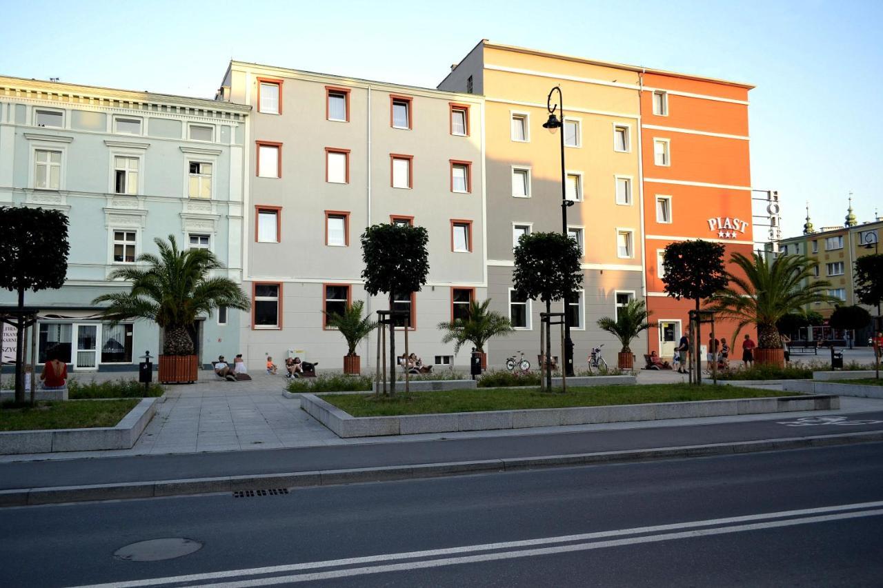 Hotel Piast ニサ エクステリア 写真