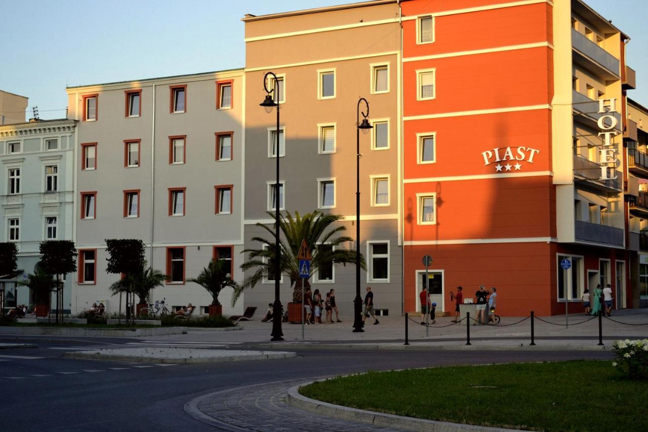 Hotel Piast ニサ エクステリア 写真