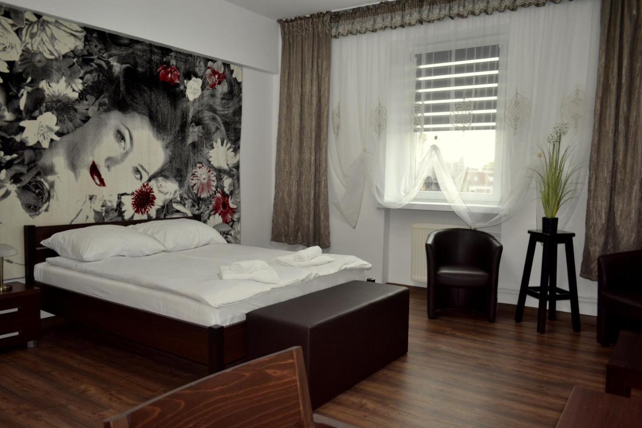 Hotel Piast ニサ エクステリア 写真