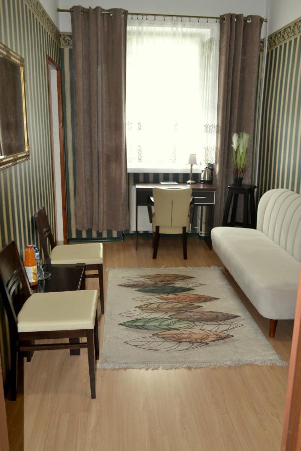 Hotel Piast ニサ エクステリア 写真