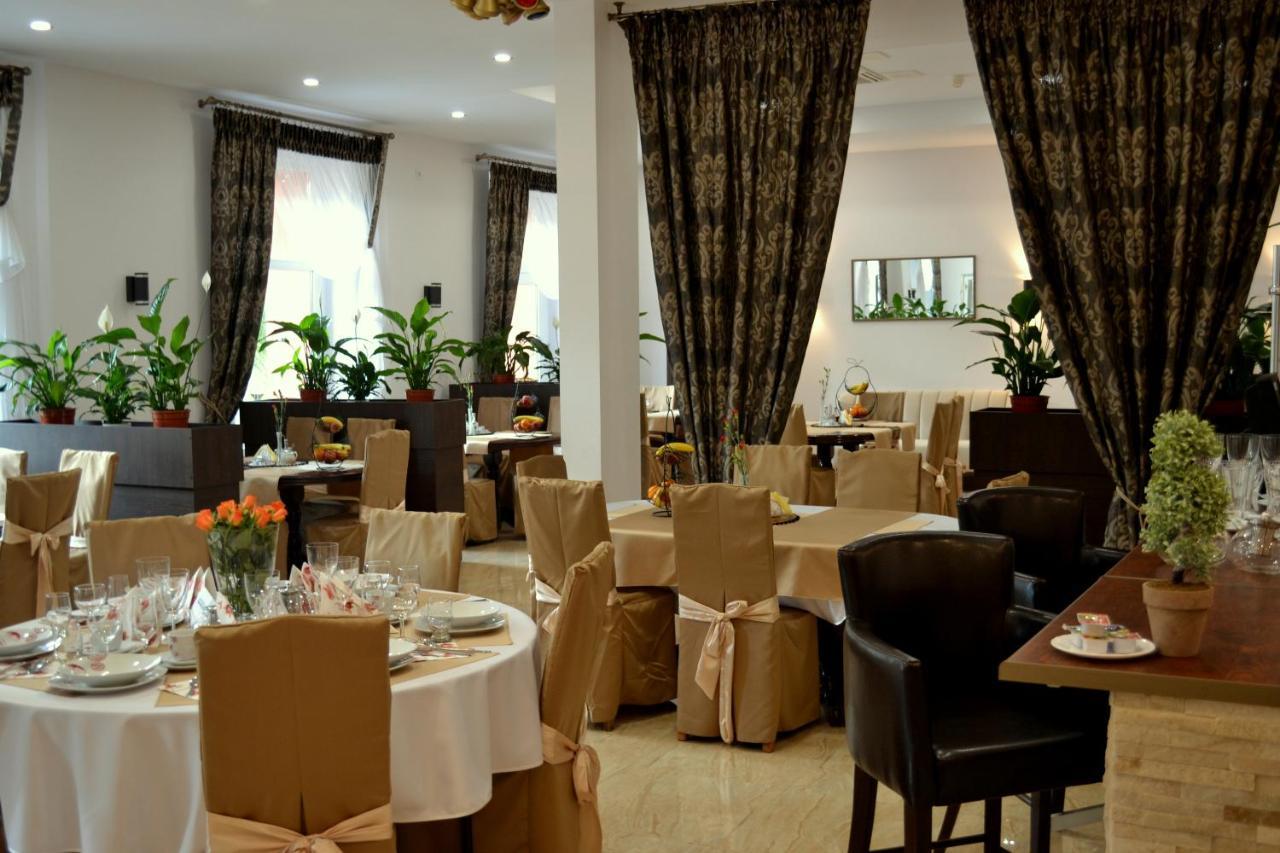 Hotel Piast ニサ エクステリア 写真