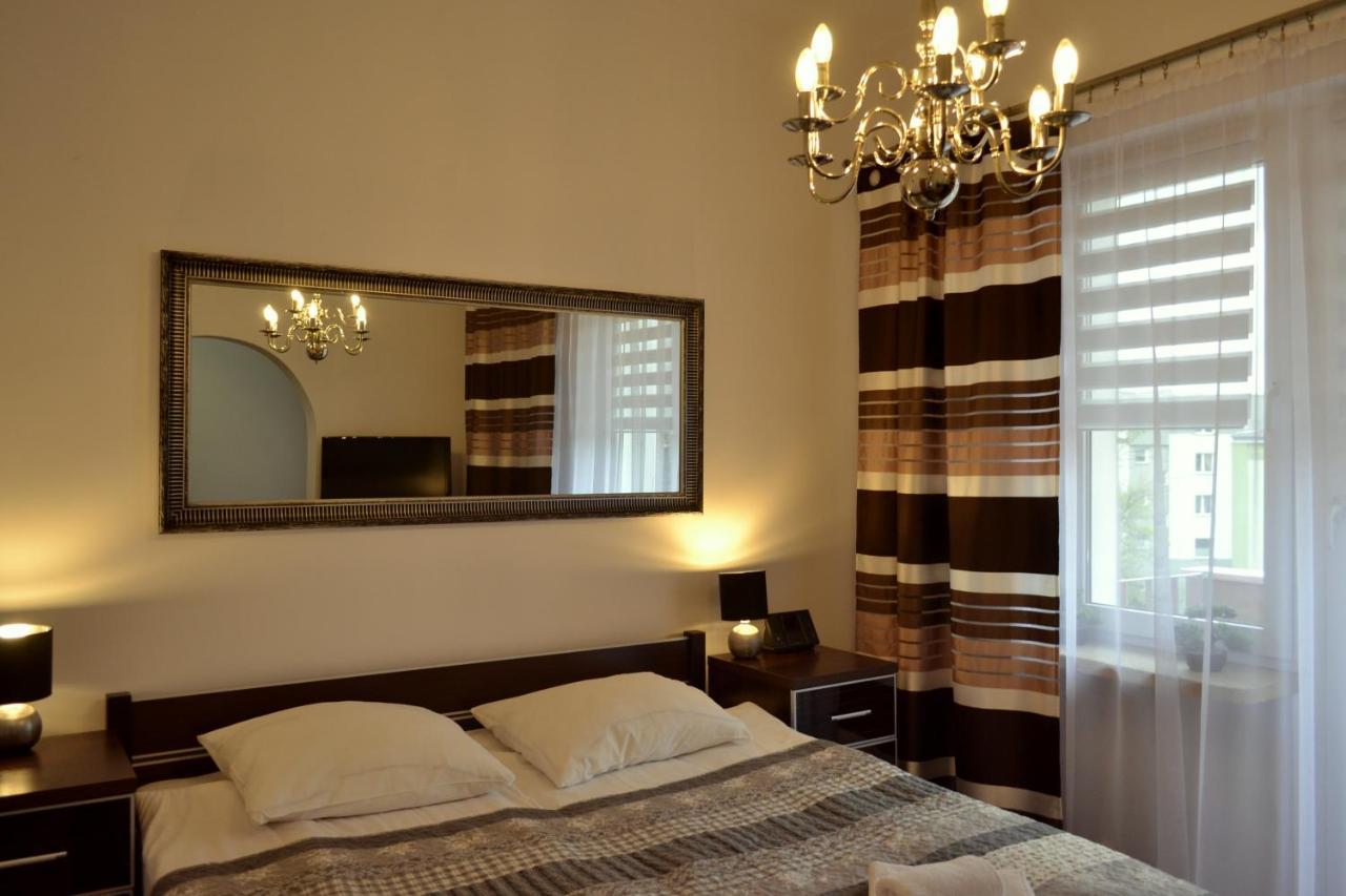 Hotel Piast ニサ エクステリア 写真