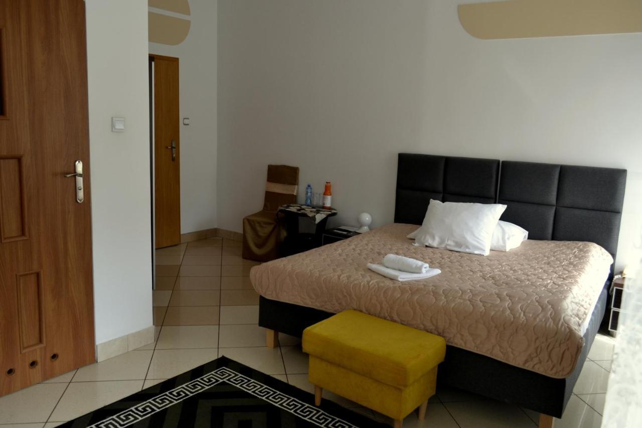 Hotel Piast ニサ エクステリア 写真