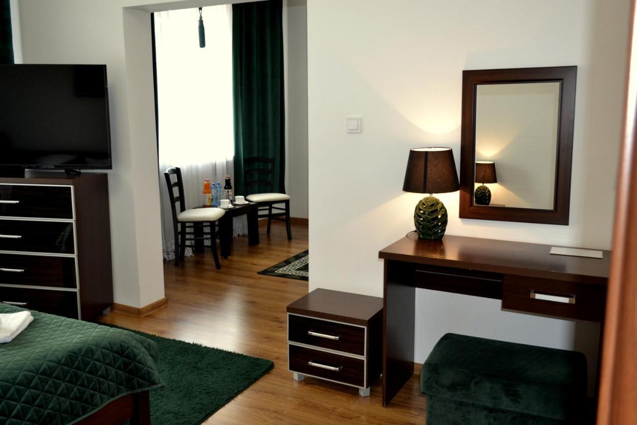 Hotel Piast ニサ エクステリア 写真